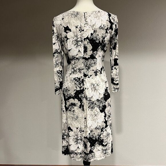 Long sleeve floral fitted knee length dress - Picture 7 of 14
